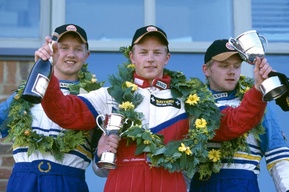 Foto zur News: Im Alter von 20 Jahren gewinnt Kimi seine ersten vier Formel-Renault-Rennen und damit auch den Wintercup in Großbritannien. Im Jahr 2000 holt er sich den Titel in der Britischen Formel-Renault-Meisterschaft mit sieben Siegen in zehn Rennen.