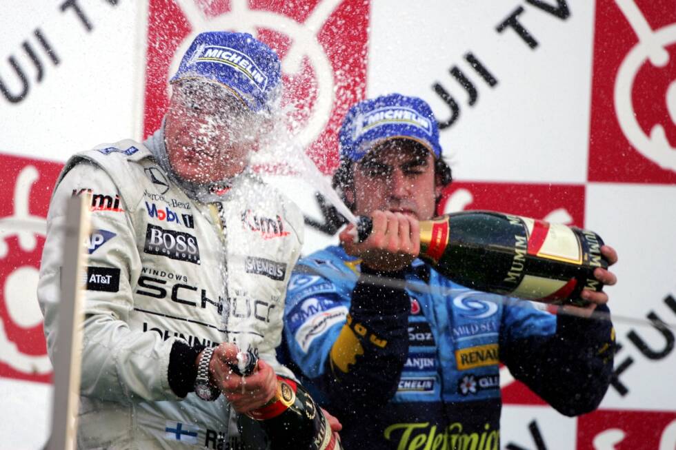 Foto zur News: Im WM-Duell gegen Fernando Alonso zieht Räikkönen dennoch erneut den Kürzeren. Er wird 2005 zum zweiten Mal Vizeweltmeister auf McLaren. Die Zeichen auf Abschied verdichten sich ...