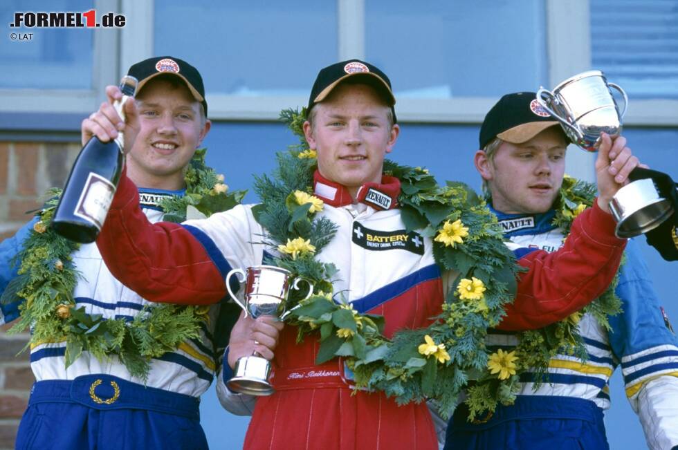 Foto zur News: Im Alter von 20 Jahren gewinnt Kimi seine ersten vier Formel-Renault-Rennen und damit auch den Wintercup in Großbritannien. Im Jahr 2000 holt er sich den Titel in der Britischen Formel-Renault-Meisterschaft mit sieben Siegen in zehn Rennen.