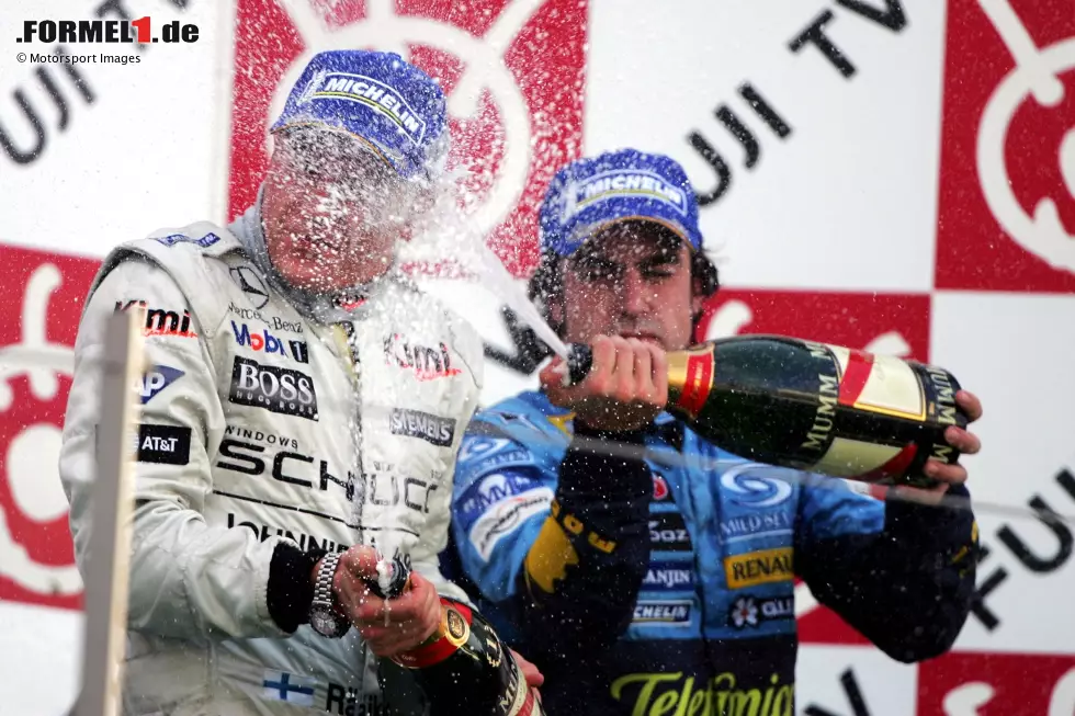 Im WM-Duell gegen Fernando Alonso zieht Räikkönen dennoch erneut den Kürzeren. Er wird 2005 zum zweiten Mal Vizeweltmeister auf McLaren. Die Zeichen auf Abschied verdichten sich ... Foto zur News: Im WM-Duell gegen Fernando Alonso zieht Räikkönen dennoch erneut den Kürzeren. Er wird 2005 zum zweiten Mal Vizeweltmeister auf McLaren. Die Zeichen auf Abschied verdichten sich ...