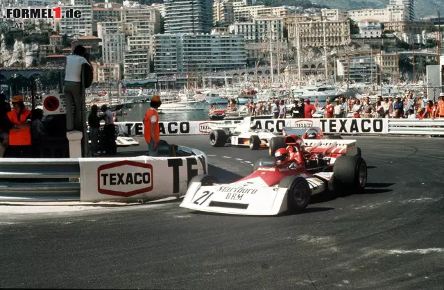 Foto zur News: Für seinen Traum hatte er sich mit seiner Familie und besonders mit seinem Vater, einem einflussreichen Industriellen, komplett überworfen. Der Wagemut zahlte sich aus. 1973 gelang Lauda beim Monaco-Grand-Prix der Durchbruch. Für seinen neuen Arbeitgeber BRM fuhr er auf Platz drei und düpierte dabei Jacky Ickx. Enzo Ferrari war dieser Auftritt nicht entgangen.