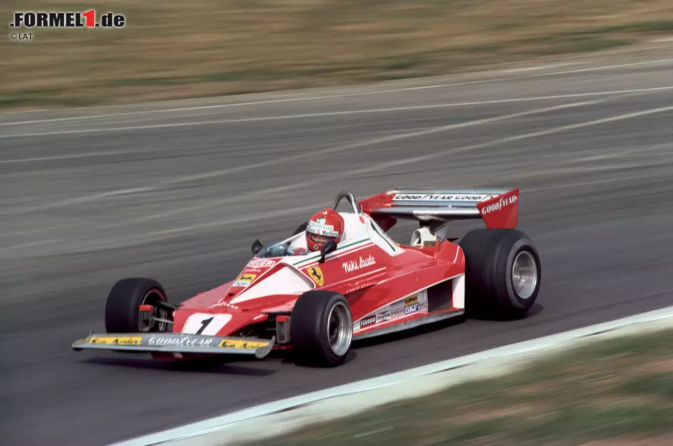 Im vergangenen Jahr rauschte er noch über die Kino-Leinwände, in diesem Sommer kann man ihn in Spielberg live auf der Strecke bewundern: Der Ferrari 312T2 erlangte seine Berühmtheit, weil er im Jahrhundert-Duell Niki Lauda gegen James Hunt zum Einsatz kam. Lauda wird sich dafür sogar selbst wieder hinters Steuer setzen. Foto zur News: Im vergangenen Jahr rauschte er noch über die Kino-Leinwände, in diesem Sommer kann man ihn in Spielberg live auf der Strecke bewundern: Der Ferrari 312T2 erlangte seine Berühmtheit, weil er im Jahrhundert-Duell Niki Lauda gegen James Hunt zum Einsatz kam. Lauda wird sich dafür sogar selbst wieder hinters Steuer setzen.