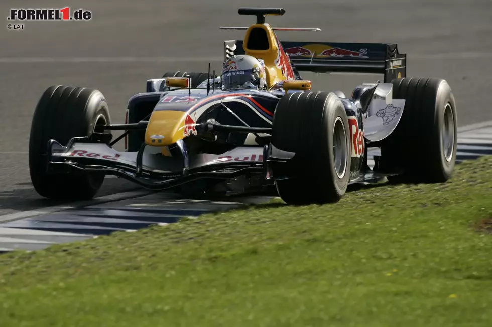 Beim Formel-1-Debüt von Red Bull 2005 fuhr Christian Klien neben David Coulthard den RB1. Für die Legenden-Parade am 22. Juni im Rahmen des Grand Prix von Österreich auf dem Red-Bull-Ring ist er daher prädestiniert dafür, den neun Jahre alten Boliden noch einmal auf die Strecke zu bringen. Foto zur News: Beim Formel-1-Debüt von Red Bull 2005 fuhr Christian Klien neben David Coulthard den RB1. Für die Legenden-Parade am 22. Juni im Rahmen des Grand Prix von Österreich auf dem Red-Bull-Ring ist er daher prädestiniert dafür, den neun Jahre alten Boliden noch einmal auf die Strecke zu bringen.
