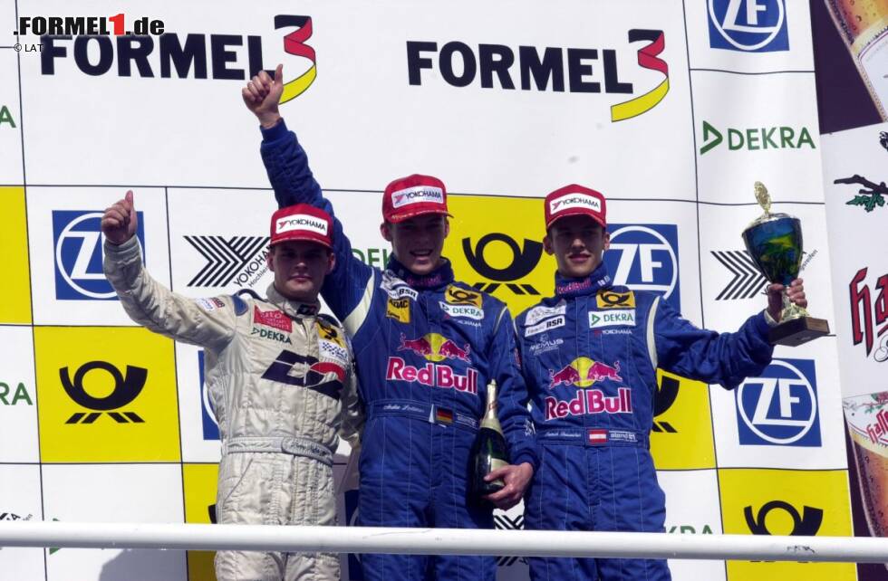 Foto zur News: Im Jahr 2000 feiert Andre Lotterer einige Erfolge in der deutschen Formel-3-Meisterschaft. Auf dem Foto feiert der gebürtige Duisburger einen Sieg in Hockenheim. Damals mit ihm auf dem Podium: Pierre Kaffer und Patrick Friesacher.