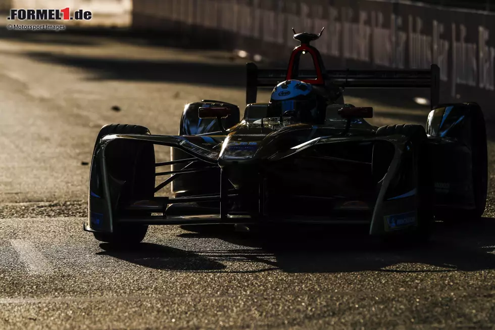 Lotterer beginnt parallel zu den Einsätzen in der Langstrecken-WM ein Engagement in der Formel E. Während er in der WEC-Super-Season 2018/19 im privaten LMP1 von Rebellion Racing noch zwei Podiumsplätze einfährt, läuft es auch in der Elektro-Rennserie ordentlich. Für Techeetah holt Lotterer in zwei Jahren drei zweite Plätze. 2017/18 und 2018/19 wird er jeweils Gesamt-Achter. Foto zur News: Lotterer beginnt parallel zu den Einsätzen in der Langstrecken-WM ein Engagement in der Formel E. Während er in der WEC-Super-Season 2018/19 im privaten LMP1 von Rebellion Racing noch zwei Podiumsplätze einfährt, läuft es auch in der Elektro-Rennserie ordentlich. Für Techeetah holt Lotterer in zwei Jahren drei zweite Plätze. 2017/18 und 2018/19 wird er jeweils Gesamt-Achter.