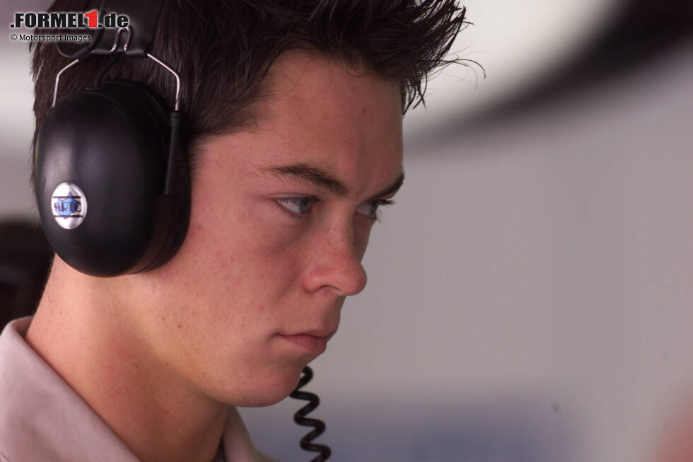 Nach erfolgreichen Jahren im Kartsport wechselt Andre Lotterer 1998 in die Formel BMW, wo er auf Anhieb die B-Wertung für sich entscheidet. Ein Jahr später wird er in der damals beliebten Nachwuchsserie Champion und setzt seinen Weg konsequent in die nächste Formelklasse fort. Nach erfolgreichen Jahren im Kartsport wechselt Andre Lotterer 1998 in die Formel BMW, wo er auf Anhieb die B-Wertung für sich entscheidet. Ein Jahr später wird er in der damals beliebten Nachwuchsserie Champion und setzt seinen Weg konsequent in die nächste Formelklasse fort.