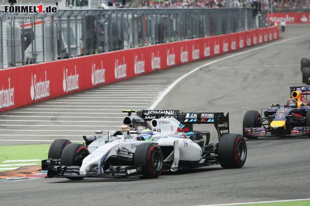 Foto zur News: Kevin Magnussen und Felipe Massa kommen sich am Start gefährlich nahe - zu nahe. Die Rennleitung entscheidet auf Rennunfall.