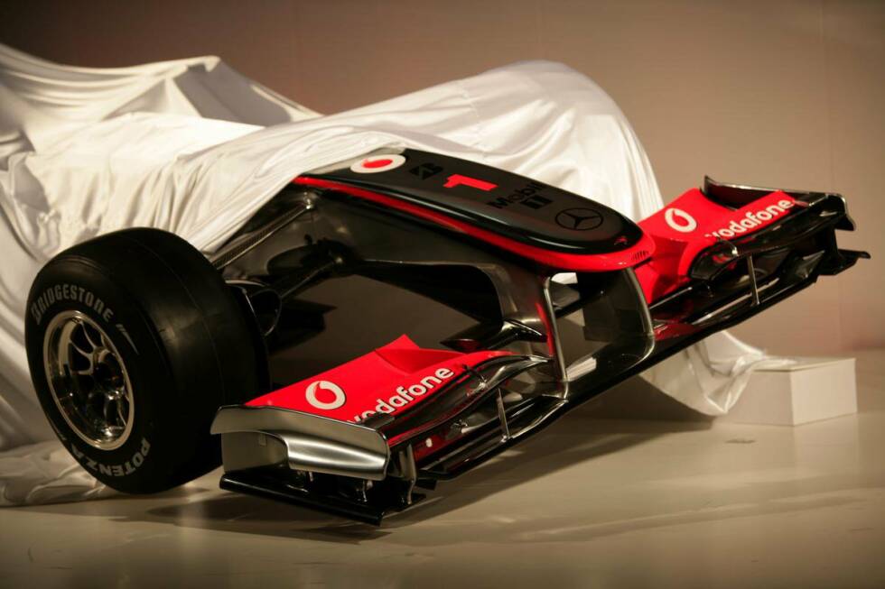 Foto zur News: McLaren gelingt es, die Startnummer 1 auch im Jahr darauf zu behalten. 2010 aber zu Ehren von Weltmeister Jenson Button, der im vorangegangenen Jahr noch auf Brawn triumphiert hatte.