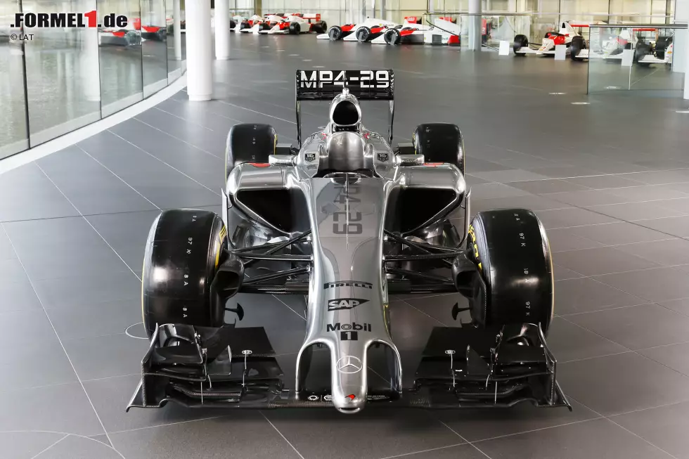 Daraufhin übernimmt 2014 Ron Dennis wieder das Kommando, doch auch mit dem MP4-29 kommt McLaren nicht aus dem Tief. Platz fünf in der Konstrukteurswertung kratzt am Ego des britischen Traditionsteams. Foto zur News: Daraufhin übernimmt 2014 Ron Dennis wieder das Kommando, doch auch mit dem MP4-29 kommt McLaren nicht aus dem Tief. Platz fünf in der Konstrukteurswertung kratzt am Ego des britischen Traditionsteams.
