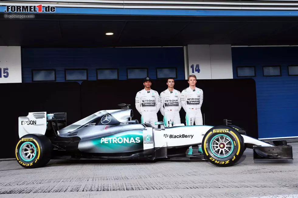 2015: Mercedes bleibt sich treu und präsentiert den W06, mit dem der WM-Titel verteidigt werden soll, erneut an der Rennstrecke in Jerez. Mit dabei ist in diesem Jahr auch Testfahrer Pascal Wehrlein. Foto zur News: 2015: Mercedes bleibt sich treu und präsentiert den W06, mit dem der WM-Titel verteidigt werden soll, erneut an der Rennstrecke in Jerez. Mit dabei ist in diesem Jahr auch Testfahrer Pascal Wehrlein.