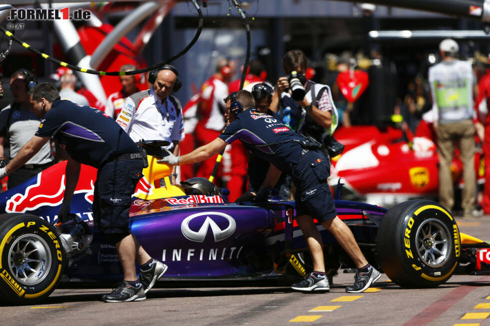 Pech für Sebastian Vettel: Der Weltmeister kann wegen technischer Probleme mit dem Hybridsystem nicht die volle Leistung abrufen und wird Vierter. Im Qualifying-Duell gegen Red-Bull-Teamkollege Daniel Ricciardo liegt er damit schon mit 1:5 im Rückstand. Pech für Sebastian Vettel: Der Weltmeister kann wegen technischer Probleme mit dem Hybridsystem nicht die volle Leistung abrufen und wird Vierter. Im Qualifying-Duell gegen Red-Bull-Teamkollege Daniel Ricciardo liegt er damit schon mit 1:5 im Rückstand.
