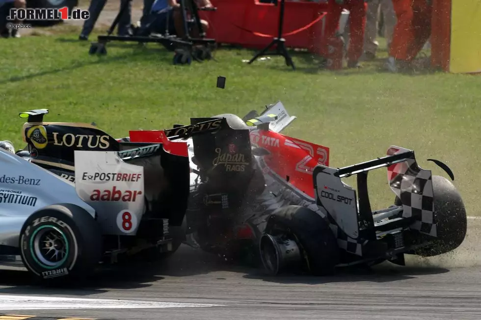 Giedo van der Garde (Sauber-Testfahrer): "Meine Lieblingskurve ist Ascari, die technisch anspruchsvoll und für mich eine perfekte Kurvenkombination ist. Ich denke, dass die Zuschauer in dieser Kurve viele übersteuernde Autos sehen werden. Durch das starke Anbremsen wird das Heck sehr leicht, und der Wagen kommt schnell ins Rutschen. Eine weitere Besonderheit sind die hohen Randsteine in einigen Passagen. Es macht viel Spass in Monza zu fahren, und ich freue mich auf das Wochenende." Foto zur News: Giedo van der Garde (Sauber-Testfahrer): "Meine Lieblingskurve ist Ascari, die technisch anspruchsvoll und für mich eine perfekte Kurvenkombination ist. Ich denke, dass die Zuschauer in dieser Kurve viele übersteuernde Autos sehen werden. Durch das starke Anbremsen wird das Heck sehr leicht, und der Wagen kommt schnell ins Rutschen. Eine weitere Besonderheit sind die hohen Randsteine in einigen Passagen. Es macht viel Spass in Monza zu fahren, und ich freue mich auf das Wochenende."