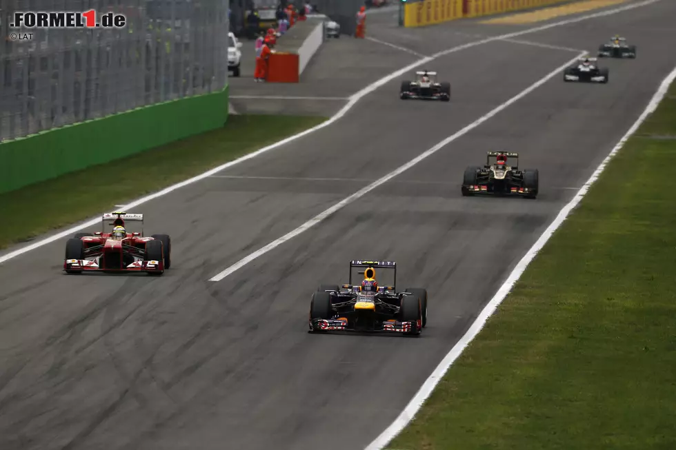Sieger der ersten Boxenstopp-Serie: Räikkönen geht nach seiner Startkarambolage mit frischen Reifen ein Höllentempo und liegt plötzlich - noch vor Hülkenberg - direkt hinter Webber, als die Führenden auch an die Box müssen. Foto zur News: Sieger der ersten Boxenstopp-Serie: Räikkönen geht nach seiner Startkarambolage mit frischen Reifen ein Höllentempo und liegt plötzlich - noch vor Hülkenberg - direkt hinter Webber, als die Führenden auch an die Box müssen.