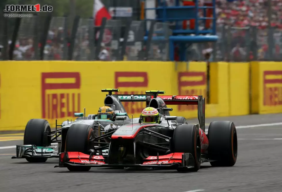 ... und sich dann auch noch Perez zurechtlegt. Schlussendlich wird er Neunter; Räikkönen schrammt um 0,4 Sekunden an einem WM-Punkt vorbei. Hamiltons Teamkollege, Rosberg, wird 0,6 Sekunden hinter Hülkenberg, der sein bestes Saisonergebnis einfährt, Sechster. Foto zur News: ... und sich dann auch noch Perez zurechtlegt. Schlussendlich wird er Neunter; Räikkönen schrammt um 0,4 Sekunden an einem WM-Punkt vorbei. Hamiltons Teamkollege, Rosberg, wird 0,6 Sekunden hinter Hülkenberg, der sein bestes Saisonergebnis einfährt, Sechster.