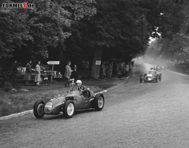 Foto zur News: Sein Formel-1-Debüt gibt Moss beim verregneten Grand Prix der Schweiz 1951 in Bremgarten. Am Steuer eines HWM-Alta sieht er als Achter auf Anhieb die Zielflagge