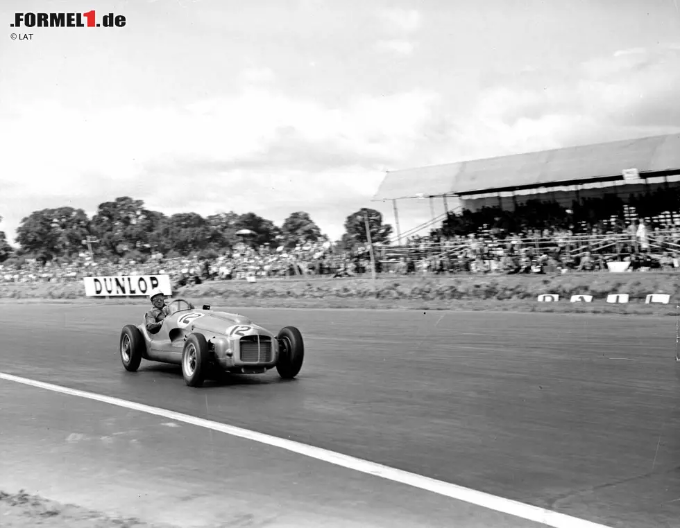 Foto zur News: 1952 startet Moss zunächst mit einem HWM-Alta, anschließend mit einem ERA-Bristol (Foto: Silverstone), bevor er schließlich in einen Connaught-Lea-Francis umsteigt. Ins Ziel kommt Moss in jenem Jahr allerdings nie