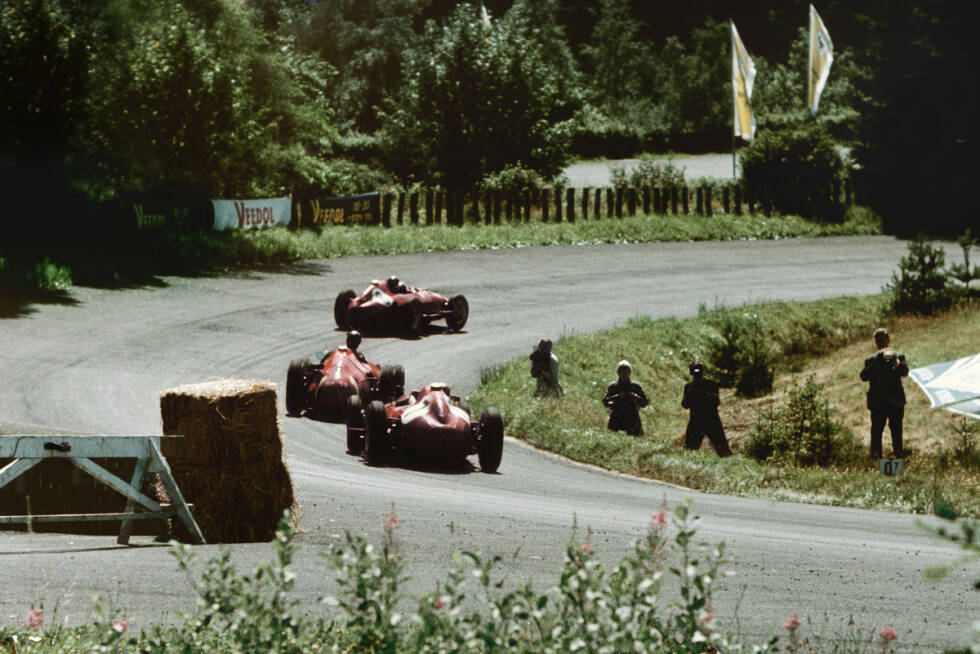 Foto zur News: Motorsport-Weltwunder #7, Foto 9/10: Die Nordschleife ist der älteste Teil des Nürburgrings. Die Eröffnung fand 1927 statt. In der Formel 1 waren die Rennen immer eine Gratwanderung zwischen Heldentum und Tod. Unvergessen ist Niki Laudas Feuerunfall im Jahr 1976, beim letzten Grand Prix von Deutschland auf der Nordschleife. Jackie Stewart taufte den Kurs &quot;Grüne Hölle&quot;.