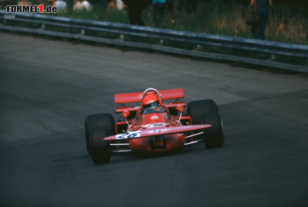 Foto zur News: Die Aerodynamik des March 711, hier mit Niki Lauda beim Grand Prix von Österreich 1971, wurde von Frank Costin entwickelt. Der ungewöhnliche Frontflügel wurde von der Presse als &quot;Teetablett&quot; veräppelt. Immerhin: Ronnie Peterson holte mit dem Auto vier zweite Plätze und wurde hinter Jackie Stewart Vize-Champion.