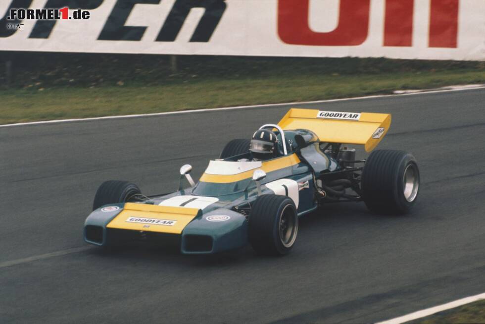 Foto zur News: Als &quot;Hummerkralle&quot; wurde der Brabham BT34 bezeichnet, den Ron Tauranac für die Saison 1971 entwickelt hatte. Für Teamleader Graham Hill wurde nur ein einziges Modell mit dem Doppelkühler vor den Vorderrädern gebaut; Tim Schenken musste mit einem konventionellen Fahrzeug an den Start gehen. Mehr als sieben WM-Punkte waren in jener Saison aber nicht drin.