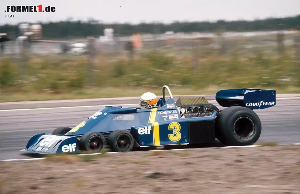 Der Tyrrell P34 mit sechs Rädern gilt als eines der legendärsten Formel-1-Autos aller Zeiten. Die Grundidee war, durch schmälere Vorderreifen den Luftwiderstand zu reduzieren, was jedoch gleichzeitig weniger Reifen-Auflagefläche bedeutete. Also entwickelte Derek Gardner eine zweite Vorderachse für zwei zusätzliche Reifen und zusätzlichen Grip. Jody Scheckter und Patrick Depailler feierten in Schweden 1976 einen Doppelsieg. Letztendlich scheiterte das risikoreiche Konzept aber auch an der Entwicklung der speziellen Reifen, die für Goodyear auf lange Sicht nicht rentabel war. Foto zur News: Der Tyrrell P34 mit sechs Rädern gilt als eines der legendärsten Formel-1-Autos aller Zeiten. Die Grundidee war, durch schmälere Vorderreifen den Luftwiderstand zu reduzieren, was jedoch gleichzeitig weniger Reifen-Auflagefläche bedeutete. Also entwickelte Derek Gardner eine zweite Vorderachse für zwei zusätzliche Reifen und zusätzlichen Grip. Jody Scheckter und Patrick Depailler feierten in Schweden 1976 einen Doppelsieg. Letztendlich scheiterte das risikoreiche Konzept aber auch an der Entwicklung der speziellen Reifen, die für Goodyear auf lange Sicht nicht rentabel war.
