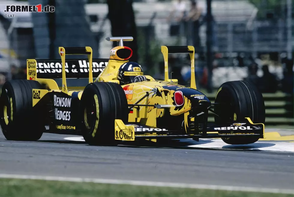 Und zwar keine einmalige: 1998 wurde die Kobra durch eine Hornisse abgelöst. Damon Hill und Ralf Schumacher feierten beim Regen-Grand-Prix von Belgien sogar einen überraschenden Doppelsieg mit dem gelben Flitzer. Foto zur News: Und zwar keine einmalige: 1998 wurde die Kobra durch eine Hornisse abgelöst. Damon Hill und Ralf Schumacher feierten beim Regen-Grand-Prix von Belgien sogar einen überraschenden Doppelsieg mit dem gelben Flitzer.