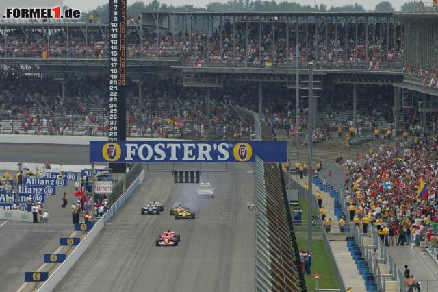 2005 wird in Indianapolis (unrühmliche) Formel-1-Geschichte geschrieben, als nach dem Rückzug der Michelin-bereiften Autos nur sechs Fahrzeuge in der Startaufstellung stehen. Dieses Skandalrennen versetzt der Formel 1 in den USA einen schweren Schlag, zwei Jahre später verabschiedet sich die Serie erst einmal aus dem Land der unbegrenzten Möglichkeiten. 2005 wird in Indianapolis (unrühmliche) Formel-1-Geschichte geschrieben, als nach dem Rückzug der Michelin-bereiften Autos nur sechs Fahrzeuge in der Startaufstellung stehen. Dieses Skandalrennen versetzt der Formel 1 in den USA einen schweren Schlag, zwei Jahre später verabschiedet sich die Serie erst einmal aus dem Land der unbegrenzten Möglichkeiten.