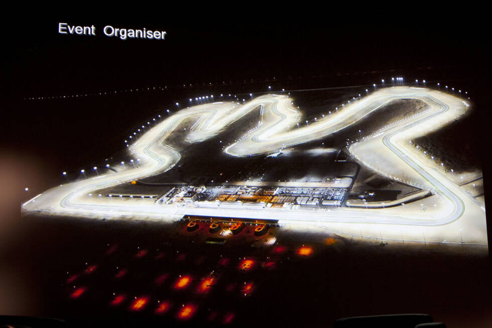 Foto zur News: 21.11.2021: Grand Prix von Katar in Doha. Die Formel 1 braucht Ersatz für den abgesagten Australien-Grand-Prix. Katar springt ein - und sichert sich obendrein einen Zehn-Jahres-Vertrag ab 2023. Für das Rennen 2021 bekommt die Formel 1 einen Flutlicht-Grand-Prix auf der aus der MotoGP bekannten Strecke bei Doha, dem Losail International Circuit.