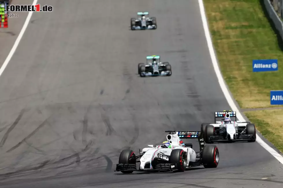 Massa führt den Grand Prix von Österreich an, als hätte er nie etwas anderes getan - aber nur bis zum ersten Boxenstopp. Der sollte das Rennen auf den Kopf stellen. Teamkollege Bottas folgt ihm bis dahin wie ein Schatten. Foto zur News: Massa führt den Grand Prix von Österreich an, als hätte er nie etwas anderes getan - aber nur bis zum ersten Boxenstopp. Der sollte das Rennen auf den Kopf stellen. Teamkollege Bottas folgt ihm bis dahin wie ein Schatten.