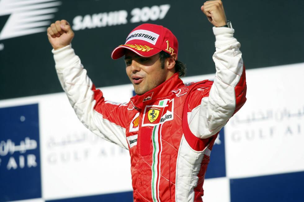 Foto zur News: 2007 und 2008 wird Bahrain zur großen Felipe-Massa-Show. Der Brasilianer fährt mit seinem Ferrari zweimal in Folge als Sieger über die Ziellinie und beweist, dass er aus dem großen Schatten des mittlerweile zurückgetretenen Michael Schumacher treten kann. Einmal lässt Massa dabei Lewis Hamilton im Rückspiegel verzweifeln, einmal hält ihm Kollege Kimi Räikkönen den Rücken frei.