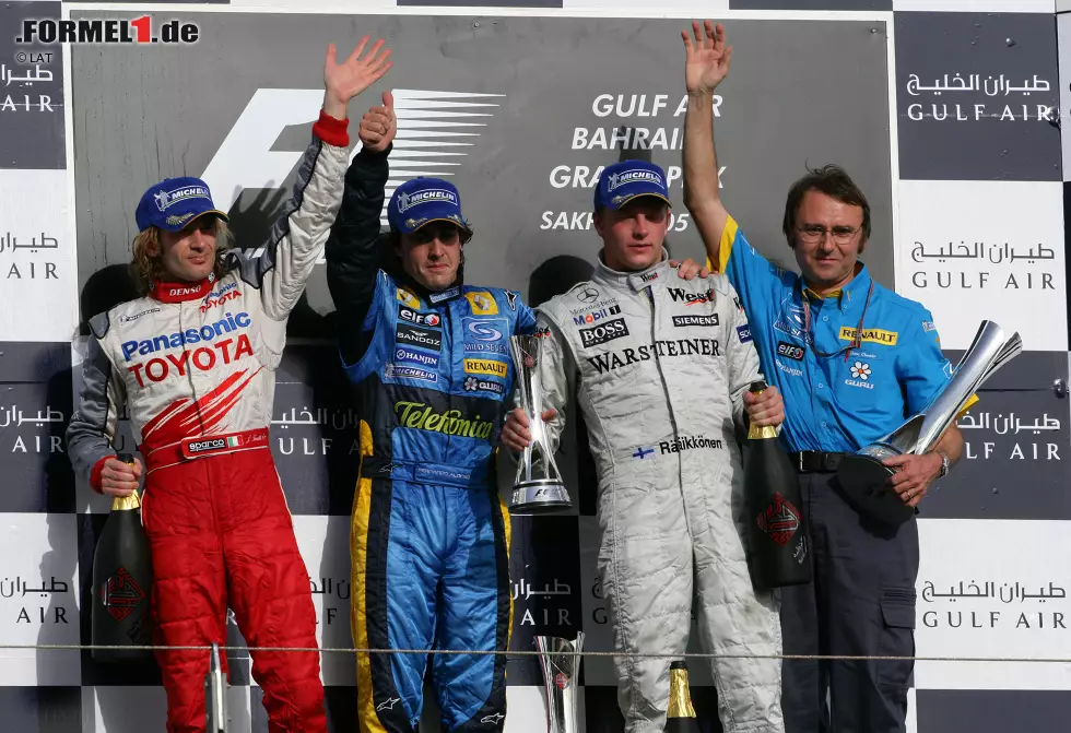 Foto zur News: 2005 schlägt die Stunde von Renault. Der Sieg Fernando Alonsos ist der dritte im dritten Rennen für die Franzosen. Zweiter wird Jarno Trulli (Toyota), Dritter Kimi Räikkönen (McLaren). Dessen Teamkollege heißt übrigens Pedro de la Rosa, nachdem sich Juan-Pablo Montoya &quot;beim Tennis&quot; verletzt hat. Böse Zungen sagen: Motocross.