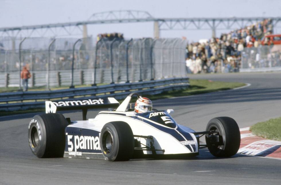 Foto zur News: Auch da ist es chaotisch: Tyrrell-Gaststarter Mike Thackwall, zu diesem Zeitpunkt mit 19 Jahren der jüngste Teilnehmer an einem Formel-1-Rennen aller Zeiten, muss Jarier seinen Wagen überlassen. Andere Piloten - wie hier Piquet, der zu diesem Zeitpunkt mit Jones um die Weltmeisterschaft kämpft - gehen im damals noch zugelassenen T-Car an den Start.