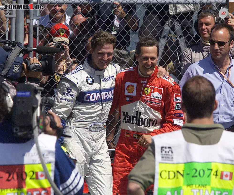 2001 sorgt Montreal mal wieder für eine Premiere: Erstmals belegen zwei Bruder die ersten zwei Plätze auf einem Formel-1-Podium. Ganz oben steht allerdings überraschenderweise nicht Michael sondern Bruder Ralf Schumacher, der in Kanada seinen zweiten Saisonsieg feiert. 2003 gibt es in Kanada einen weiteren Doppelsieg der Schumacher-Brüder, da hat Michael dann allerdings die Nase vorne. Foto zur News: 2001 sorgt Montreal mal wieder für eine Premiere: Erstmals belegen zwei Bruder die ersten zwei Plätze auf einem Formel-1-Podium. Ganz oben steht allerdings überraschenderweise nicht Michael sondern Bruder Ralf Schumacher, der in Kanada seinen zweiten Saisonsieg feiert. 2003 gibt es in Kanada einen weiteren Doppelsieg der Schumacher-Brüder, da hat Michael dann allerdings die Nase vorne.