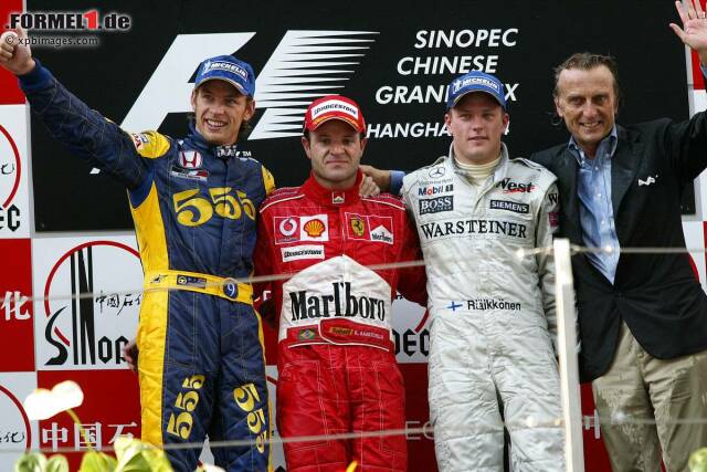 Foto zur News: Premierensieger im Jahr 2004: Rubens Barrichello (Ferrari) vor Jenson Button (BAR), der trotz eines Boxenstopps weniger am Ende den Kürzeren zieht, und Kimi Räikkönen (McLaren).