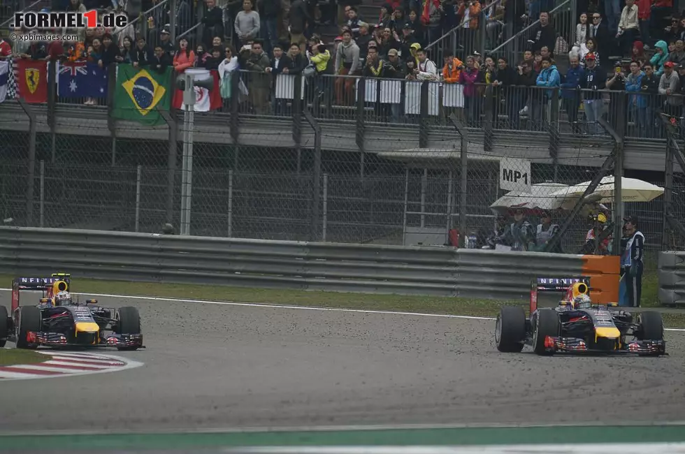 El Mundo (Spanien): "'Sebastian, lass Ricciardo an dir vorbei ziehen!' - Die Mannschafts-Befehle scheinen Sebastian Vettel nicht zu gefallen." Foto zur News: El Mundo (Spanien): "'Sebastian, lass Ricciardo an dir vorbei ziehen!' - Die Mannschafts-Befehle scheinen Sebastian Vettel nicht zu gefallen."