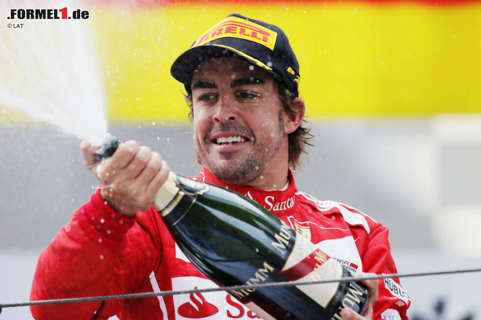 Foto zur News: Gazzetta dello Sport (Italien): &quot;Famoser dritter Platz für Alonso. Die Überraschung im Osterei war der dritte Rang in China. Natürlich sehnlichst erwünscht, aber komplett unverhofft. Verdienst von Fernando, ein außergewöhnlicher Pilot, Verdienst von Ferrari, das ein komplett anderes Auto zur Verfügung gestellt hat, und Verdienst des Teams mit einer einwandfreien Boxenstopp-Strategie. Drei Faktoren für das Wunder.&quot;