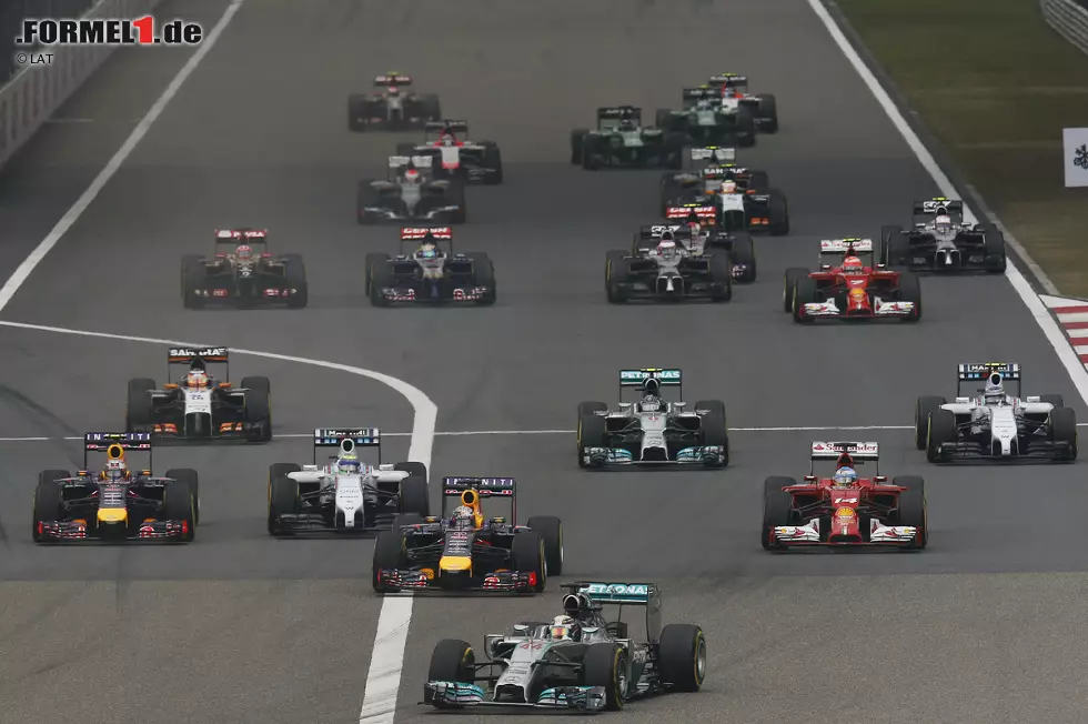 El País (Spanien): "Hamiltons Spazierfahrt, Alonsos Sprint. Der Brite schaffte bereits seinen dritten Saison-Triumph, der Spanier mit einem gestärkten Ferrari sein erstes Podium." Foto zur News: El País (Spanien): "Hamiltons Spazierfahrt, Alonsos Sprint. Der Brite schaffte bereits seinen dritten Saison-Triumph, der Spanier mit einem gestärkten Ferrari sein erstes Podium."