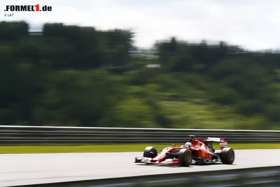 Corriere dello Sport (Italien): "Mercedes dominiert, und die Silberpfeile feiern nach dem schwierigen Qualifying am Samstag diesen nicht erwarteten Sieg. Ferrari muss sich mit Platz fünf begnügen. Früher wäre es ein Desaster gewesen, heute ist dieser Platz eine Krücke, an der man von einer besseren Zukunft träumen kann." Foto zur News: Corriere dello Sport (Italien): "Mercedes dominiert, und die Silberpfeile feiern nach dem schwierigen Qualifying am Samstag diesen nicht erwarteten Sieg. Ferrari muss sich mit Platz fünf begnügen. Früher wäre es ein Desaster gewesen, heute ist dieser Platz eine Krücke, an der man von einer besseren Zukunft träumen kann."
