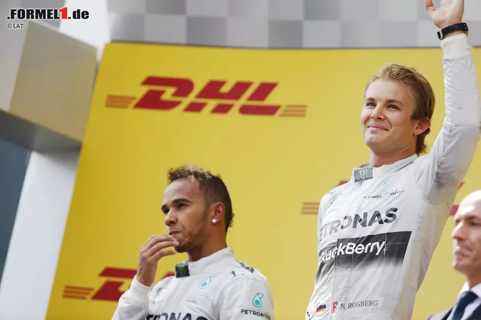 Österreich (Österreich): "Nach dem Doppelsieg in Spielberg ist klar: Die Silberpfeile können am Weg zum WM-Titel nur von technischen Problemen gestoppt werden. Mit Nico Rosberg und Lewis Hamilton hat das Team die beste Fahrerpaarung im Feld. Stallorder ist bei Mercedes (noch) kein Thema. Der 'Krieg der Sterne' zwischen Rosberg und Hamilton elektrisiert alle." Foto zur News: Österreich (Österreich): "Nach dem Doppelsieg in Spielberg ist klar: Die Silberpfeile können am Weg zum WM-Titel nur von technischen Problemen gestoppt werden. Mit Nico Rosberg und Lewis Hamilton hat das Team die beste Fahrerpaarung im Feld. Stallorder ist bei Mercedes (noch) kein Thema. Der 'Krieg der Sterne' zwischen Rosberg und Hamilton elektrisiert alle."