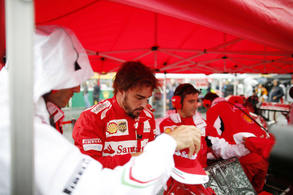 Foto zur News: Corriere dello Sport (Italien): &quot;Alonso hat eine der schwierigsten Pressekonferenzen seines Lebens erdulden müssen - gemeinsam mit dem Eindringling Vettel, der praktisch schon im Hause Ferrari ist, obwohl Maranello die Nachricht noch nicht bestätigt hat. Alonso zeigt aber auch in dieser Situation wieder jene Kaltblütigkeit, die eine seiner herausragenden Eigenschaften ist.&quot;