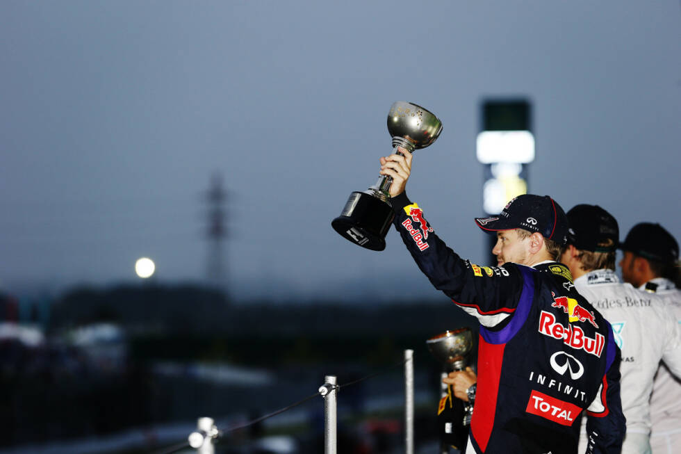 Foto zur News: Daily Telegraph (Großbritannien): &quot;Sebastian Vettel verlässt Red Bull für Ferrari. Noch vor einem Jahr wäre das für Red Bull ein Desaster gewesen, jetzt ist es lediglich eine kleine Unannehmlichkeit. Vettel sagt: Das ist keine Entscheidung gegen Red Bull sondern für ein anderes Team.&quot;