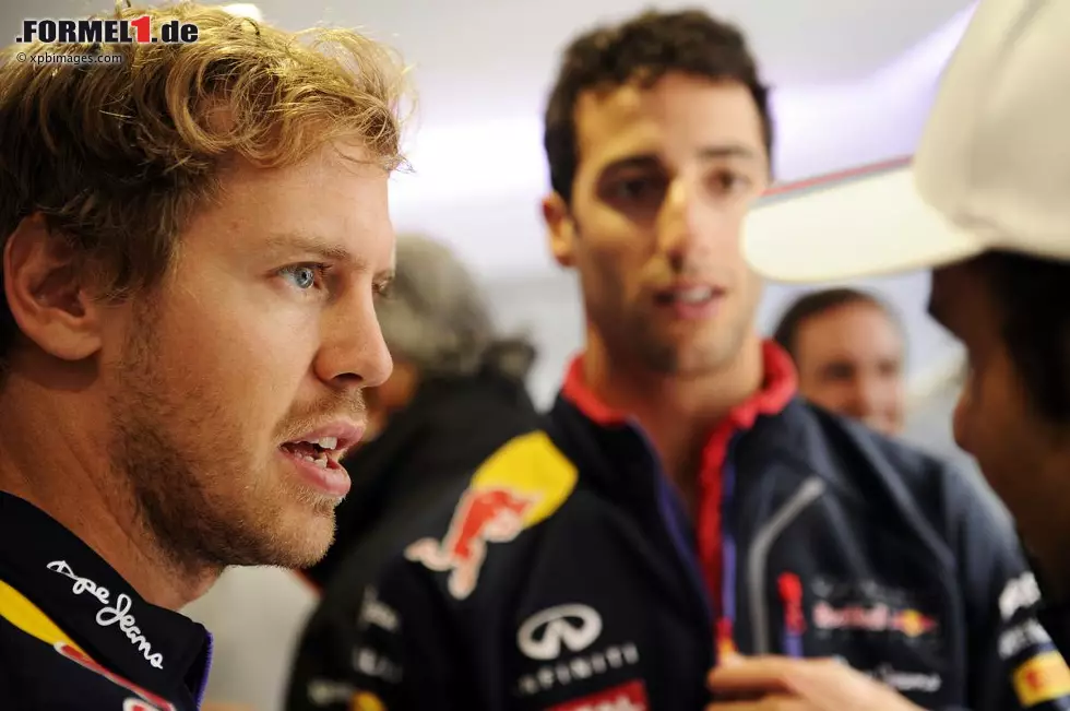 El Mundo Deportivo (Spanien): "Vettel verlässt Red Bull. Diese Entscheidung ist von Daniel Ricciardo beschleunigt worden. Vettel soll zu Ferrari wechseln, aber die Scuderia hat bisher weder die Trennung von Fernando Alonso noch die Verpflichtung von Sebastian Vettel verkündet. Es scheint allerdings nur noch eine Formsache von Stunden oder Tagen zu sein." Foto zur News: El Mundo Deportivo (Spanien): "Vettel verlässt Red Bull. Diese Entscheidung ist von Daniel Ricciardo beschleunigt worden. Vettel soll zu Ferrari wechseln, aber die Scuderia hat bisher weder die Trennung von Fernando Alonso noch die Verpflichtung von Sebastian Vettel verkündet. Es scheint allerdings nur noch eine Formsache von Stunden oder Tagen zu sein."