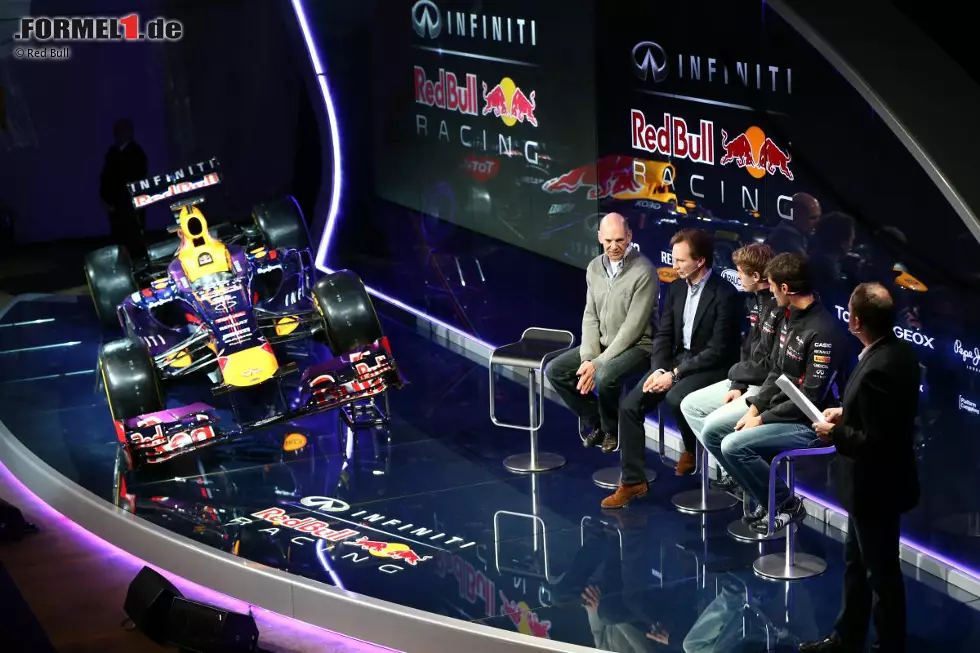 2013: Doch etwas überraschend gibt es im Vorjahr wieder ein echtes Launch-Event in Milton Keynes - mit den Fahrern, Teamchef Christian Horner und Chefdesigner Adrian Newey. Auch der RB9 ist wieder ein echter Glücksgriff: Nach Problemen zu Saisonbeginn gewinnt Vettel die letzten neun Rennen am Stück und somit Titel Nummer vier Foto zur News: 2013: Doch etwas überraschend gibt es im Vorjahr wieder ein echtes Launch-Event in Milton Keynes - mit den Fahrern, Teamchef Christian Horner und Chefdesigner Adrian Newey. Auch der RB9 ist wieder ein echter Glücksgriff: Nach Problemen zu Saisonbeginn gewinnt Vettel die letzten neun Rennen am Stück und somit Titel Nummer vier