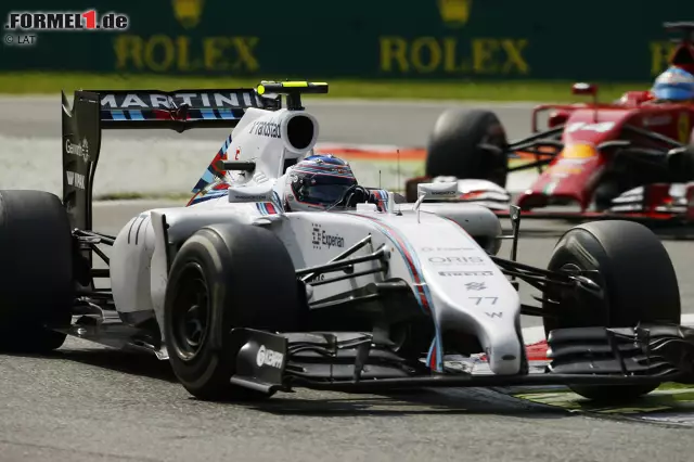 In der 16. Runde muss Alonso dran glauben. Bottas ist bereits Siebter. Foto zur News: In der 16. Runde muss Alonso dran glauben. Bottas ist bereits Siebter.