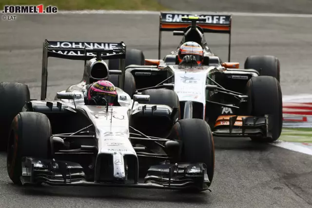 Das heißeste Duell des Rennens, Seite an Seite durch Lesmo: Perez und Button fighten um den achten Platz (der wegen Magnussen zu P7 werden sollte). Foto zur News: Das heißeste Duell des Rennens, Seite an Seite durch Lesmo: Perez und Button fighten um den achten Platz (der wegen Magnussen zu P7 werden sollte).
