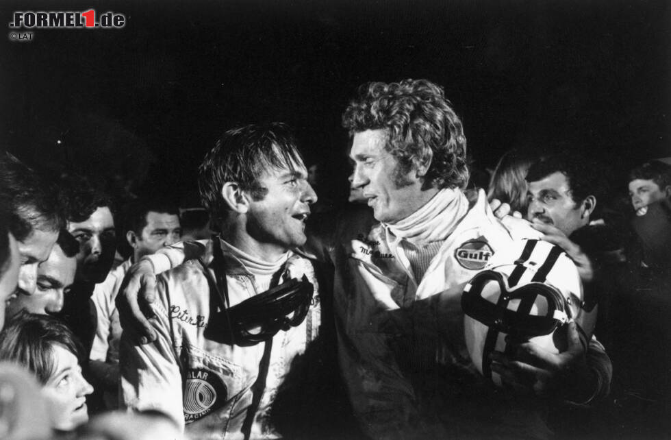 Foto zur News: 1970 bildet er an gleicher Stelle ein Team mit dem Schauspieler und Rennfahrer Steve McQueen. In ihrem Porsche rasen die beiden auf Platz zwei und dürfen anschließend feiern. Zu diesem Zeitpunkt schnuppert Revson bereits wieder an Formel 1.