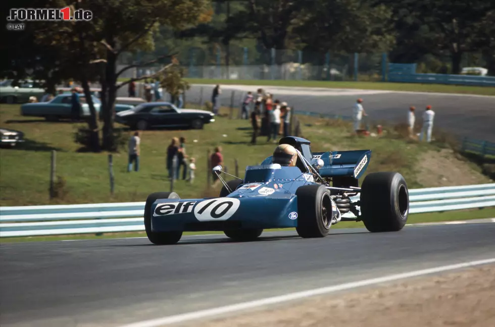 Foto zur News: Beim Großen Preis der USA 1971 in Watkins Glen bekommt der Lokalmatador ein Cockpit im Tyrrell 001. Revsons erstes Formel-1-Rennen nach über sieben Jahren ist allerdings nicht von Erfolg gekrönt - Wegen eines Kupplungsschadens übersteht er nicht einmal die erste Runde.
