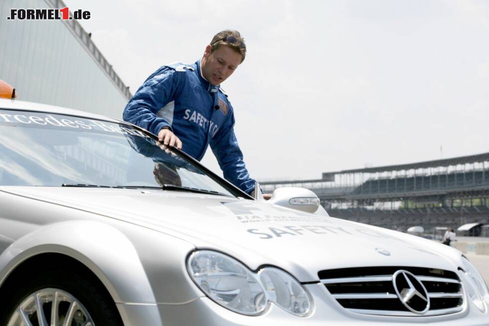 Ein silbernes Safety-Car mit Bernd Mayländer als Pilot - das ist für viele aus der Formel 1 nicht mehr wegzudenken. Doch das war nicht immer so. Ein silbernes Safety-Car mit Bernd Mayländer als Pilot - das ist für viele aus der Formel 1 nicht mehr wegzudenken. Doch das war nicht immer so.