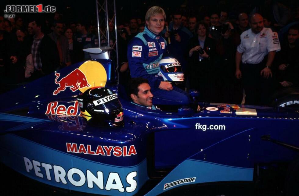 Foto zur News: 2000: Die insgesamt achte Formel-1-Präsentation von Sauber und die erste im neuen Jahrtausend - Mika Salo und Pedro Diniz mit dem C19. Der Finne schafft viermal den Sprung in die Punkteränge, der Brasilianer kein einziges Mal.
