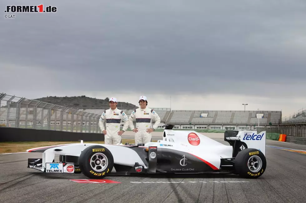 2011: Erneut enthüllt Sauber den neuen Boliden in Valencia. Kamui Kobayashi und Formel-1-Rookie Sergio Perez holen mit dem C30 zusammen 44 WM-Punkte. Die Bestmarke: Kobayashis fünfter Platz beim Grand Prix von Monaco, wo Teamkollege Perez im Training schwer crasht und beim Kanada-Grand-Prix durch Pedro de la Rosa vertreten wird. Foto zur News: 2011: Erneut enthüllt Sauber den neuen Boliden in Valencia. Kamui Kobayashi und Formel-1-Rookie Sergio Perez holen mit dem C30 zusammen 44 WM-Punkte. Die Bestmarke: Kobayashis fünfter Platz beim Grand Prix von Monaco, wo Teamkollege Perez im Training schwer crasht und beim Kanada-Grand-Prix durch Pedro de la Rosa vertreten wird.
