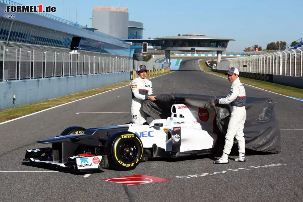 2012: Diesmal zeigen Kamui Kobayashi und Sergio Perez, die dem Schweizer Team über Winter erhalten geblieben sind, den neuen Boliden in Jerez de la Frontera. Mit dem C31 gelingen insgesamt vier Podestplätze - dreimal nimmt Perez, einmal nimmt Kobayashi an der Siegerehrung teil. Foto zur News: 2012: Diesmal zeigen Kamui Kobayashi und Sergio Perez, die dem Schweizer Team über Winter erhalten geblieben sind, den neuen Boliden in Jerez de la Frontera. Mit dem C31 gelingen insgesamt vier Podestplätze - dreimal nimmt Perez, einmal nimmt Kobayashi an der Siegerehrung teil.